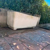 Vasi in cemento bianco