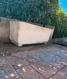 Vasi in cemento bianco