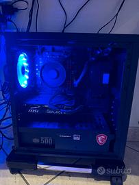 Pc fisso da gaming con accessori