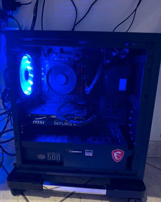 Pc fisso da gaming con accessori