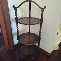 Tavolino portaoggetti d'epoca a tre ripiani.