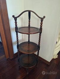Tavolino portaoggetti d'epoca a tre ripiani.