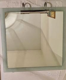 Specchio da bagno con lampada