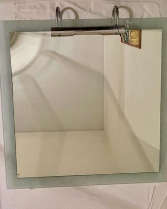 Specchio da bagno con lampada