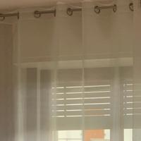 Tende lunghe in voile bianco con bastoni