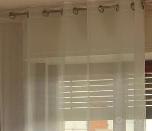 Tende lunghe in voile bianco con bastoni