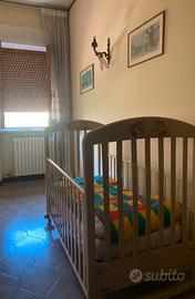 Lettino in legno per bambini