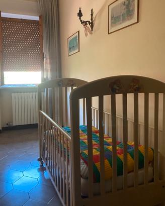 Lettino in legno per bambini