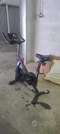 Cyclette per allenamento in casa