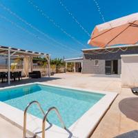 Alloggio con piscina ad uso esclusivo