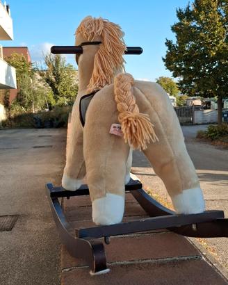 vecchio cavallino a  dondolo