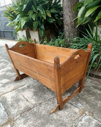 Antica culla a dondolo in legno fine 800 inizio900
