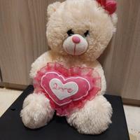 Peluche orsetto con cuscino