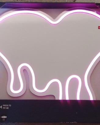 specchio con luce led rosa