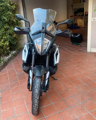 Sempre box, pochi km,molto bella, come nuova