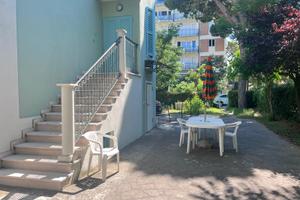 Appartamento con giardino,2 bagni,2 posti auto