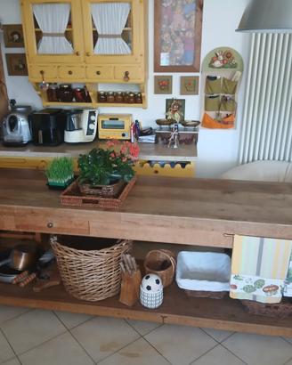 Grande tavolo/isola da cucina in legno massello