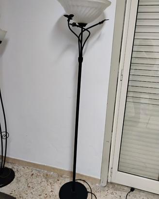 Lampada a piantana in ferro battuto 