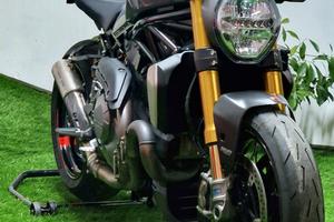 Ducati Monster 1200S 