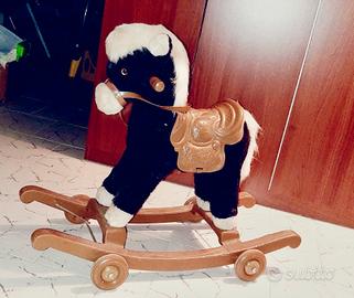 Cavallo a dondolo