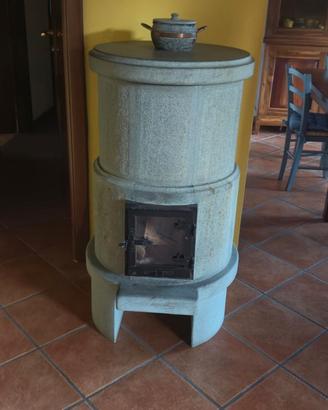 Stufa a legna in pietra Ollare