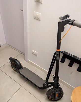 monopattino  Ninebot 