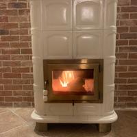 Stufa a legna in maiolica