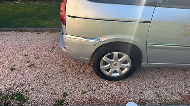 Peugeot 807 Monovolume