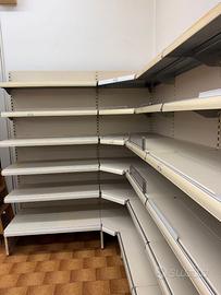 scaffalatura varia negozio