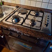 Piano cottura 4 fuochi + pentole varie