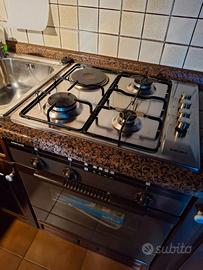 Piano cottura 4 fuochi + pentole varie