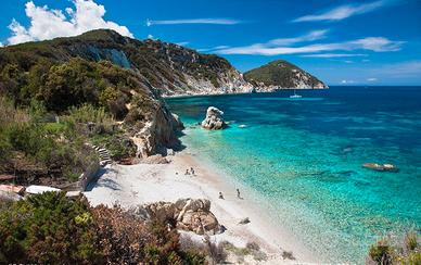 60 metri dalla spiaggia o in grande pineta privata