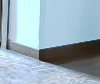 Battiscopa legno marrone