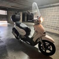 Aprilia Scarabeo 300 - 2010