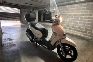 Aprilia Scarabeo 300 - 2010