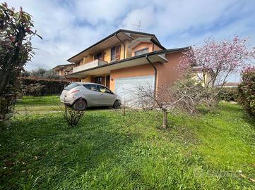 VILLA A SCHIERA A RICENGO