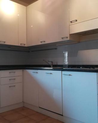 cucina laccata bianca usata