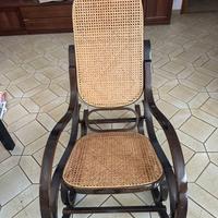 Sedia a dondolo in legno e paglia di Vienna