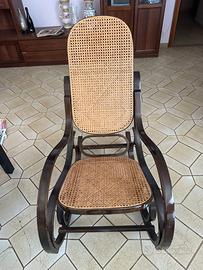 Sedia a dondolo in legno e paglia di Vienna