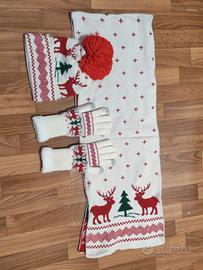 berretta, sciarpa, guanti