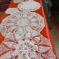 centrini uncinetto o ricamati e tovaglietta