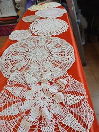 centrini uncinetto o ricamati e tovaglietta