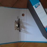 Due raccoglitori a due anelli per collezioni