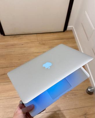 MacBook Air 13 2017 i5 8GB RAM