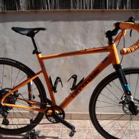 BICI GRAVEL CANNONDALE