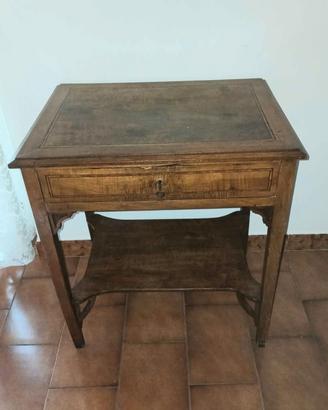 Tavolino vintage in legno Primo Novecento