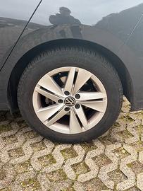 Cerchi piú gomme 4 stagioni Volkswagen Golf