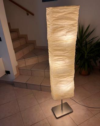 Lampada con piantana da salotto