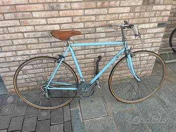 BIcicletta sportiva completamente ricostruita