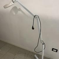 Lampada con ingrandimento